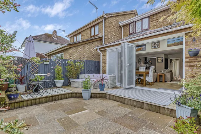 Bernards Close, Christchurch, BH23, photo 1