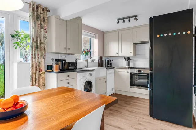 Photo 3 — Moorymead Close, Watton At Stone, Hertford, SG14 3HF