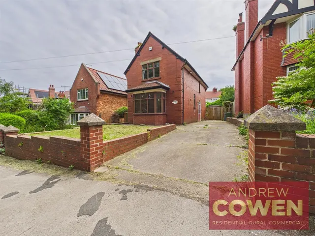 Peasholm Drive, Scarborough YO12 7NA, photo 1