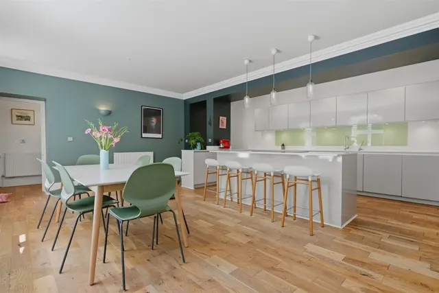 Photo 3 — 92 Victoria Crescent Road, Dowanhill, G12 9JL