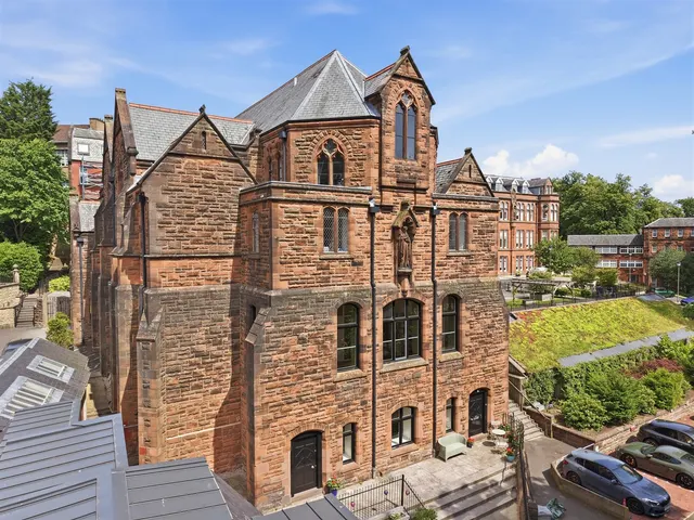 Photo 2 — 92 Victoria Crescent Road, Dowanhill, G12 9JL