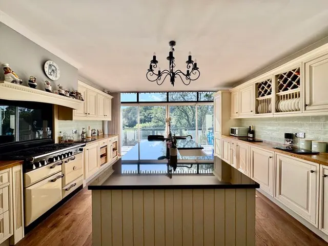 Photo 2 — White House Lane, Wooburn Green HP10 0NR