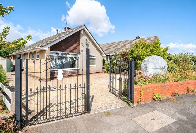 Photo 3 — Milford Avenue, Gloucestershire, Wick, BS30 5PP