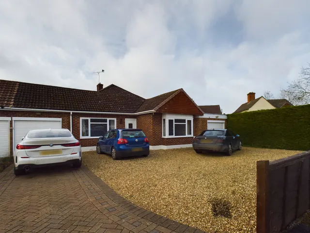 Heath Road, Pamber Heath, RG26, photo 1