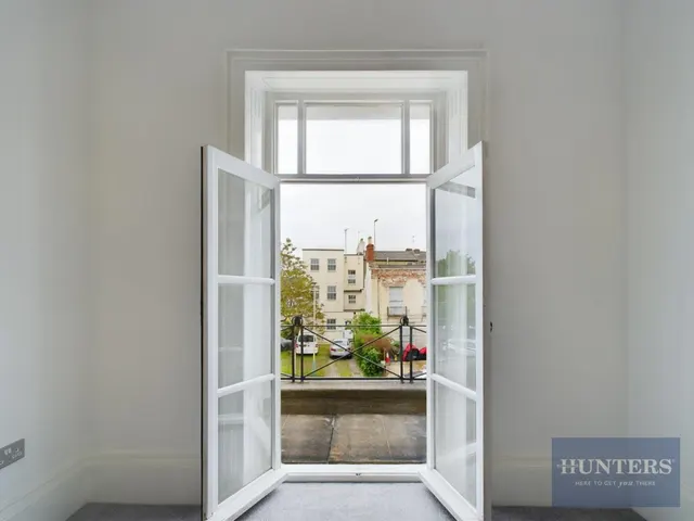 Grosvenor Street, GL52, photo 2