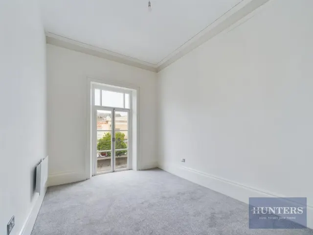 Grosvenor Street, GL52, photo 3