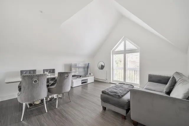 2 bedroom flat — Braemar Gardens, West Wickham, Kent, BR4