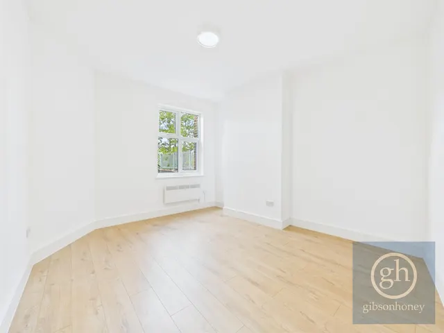 High Street, Ruislip, HA4, photo 2
