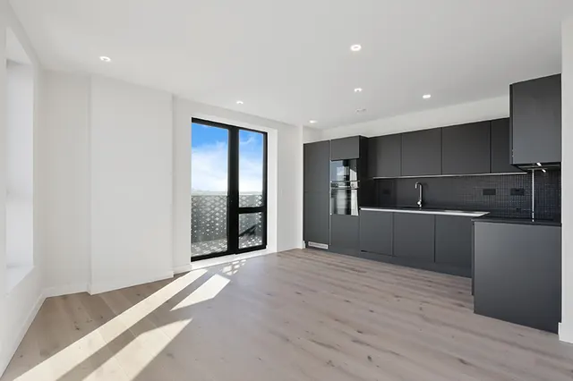 2 bedroom flat — Middle Road, London, London