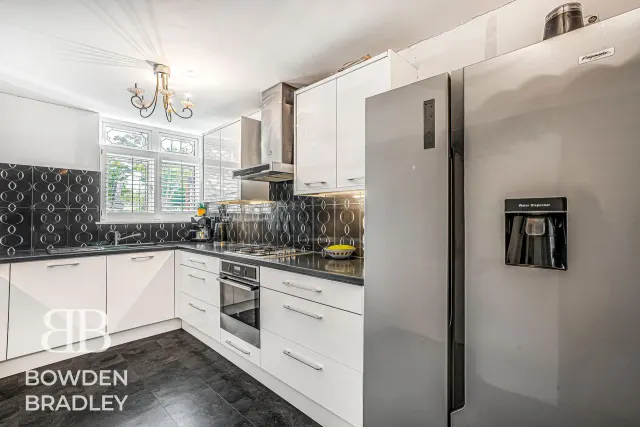 Foremark Close, Hainault, IG6, photo 3