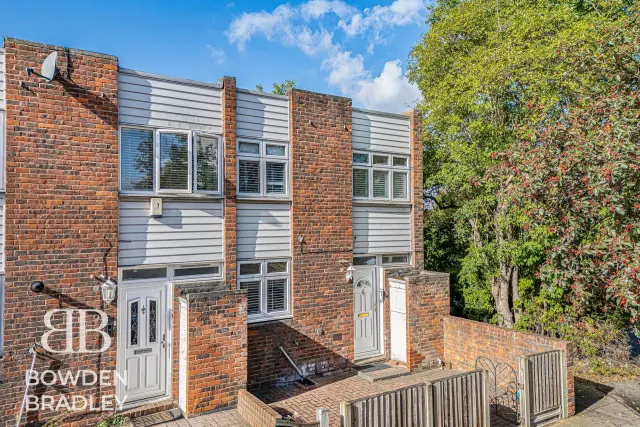Foremark Close, Hainault, IG6, photo 1
