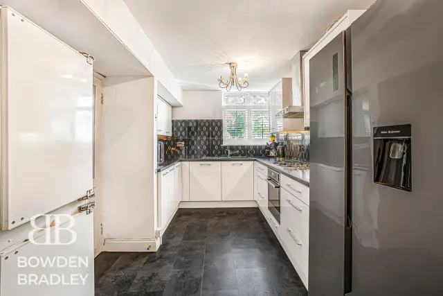 Foremark Close, Hainault, IG6, photo 2