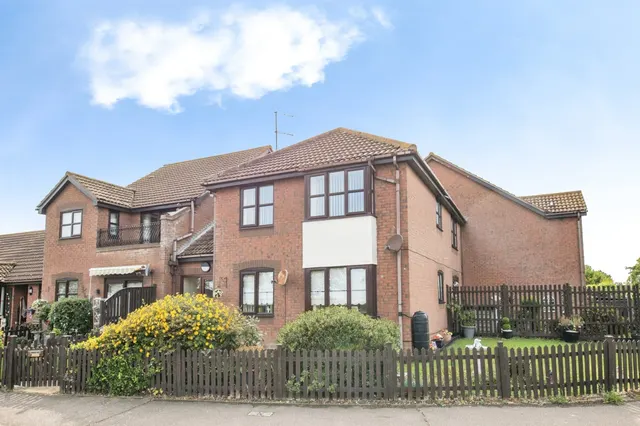 Spinnaker Close, Clacton-On-Sea, photo 1