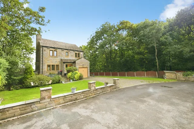 Riverside Court, Denby Dale, HD8, photo 2