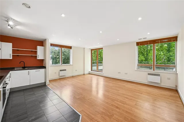 Photo 3 — Albemarle Road, Beckenham, BR3