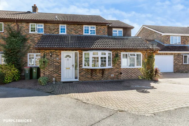 River Mead, Ifield, RH11, photo 1