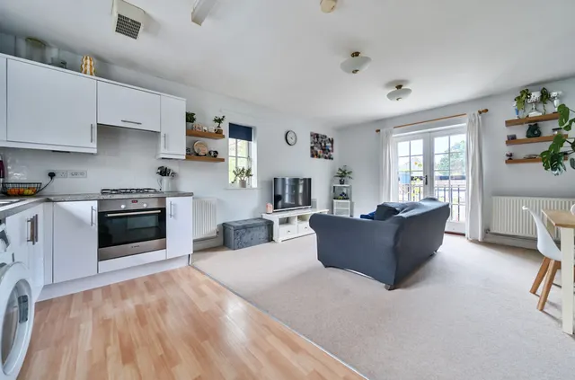 Wealden Drive, Westhampnett, PO18, photo 2