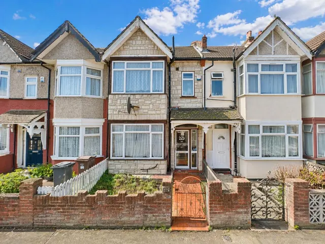Terraced For SaleCromwell Road, Hounslow, TW3, photo 1
