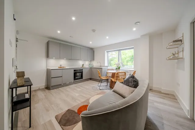 Photo 3 — Croydon Road, Beckenham, BR3