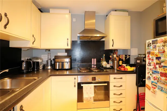 Victoria Way, Woking, GU21, photo 2