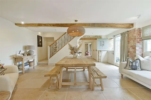 Photo 3 — Oxford Road, Burford, Oxfordshire, OX18 4ET