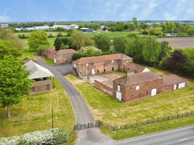Belton Road, Sandtoft, Doncaster, photo 1