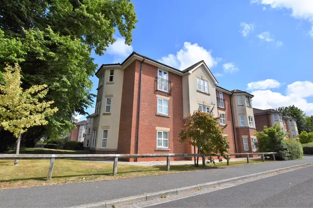 Ladybower Close, Upton, CH49, photo 1