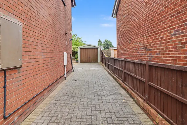 Larkin Avenue, Stoke-On-Trent, photo 3