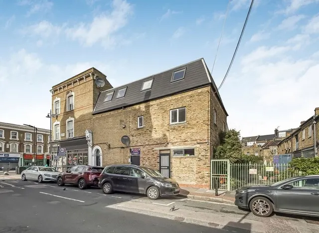 Stoke Newington Road, N16, photo 1