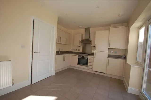 Hillfield Road, Oundle, PE8, photo 3