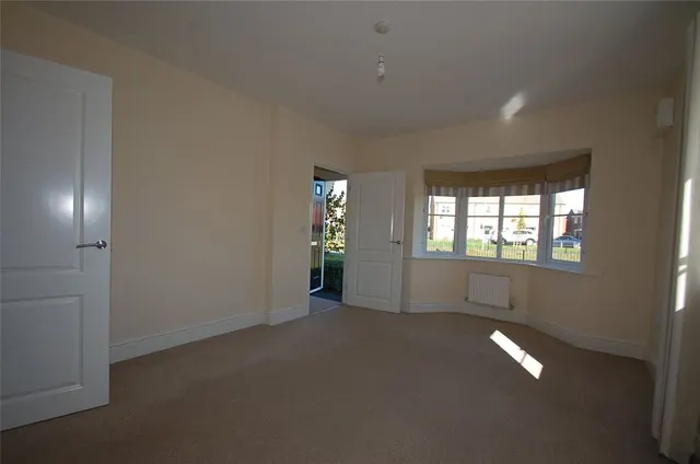 Hillfield Road, Oundle, PE8, photo 2