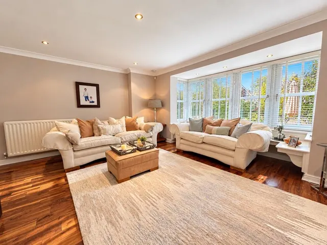 Royal Gardens, Bothwell, G71, photo 3