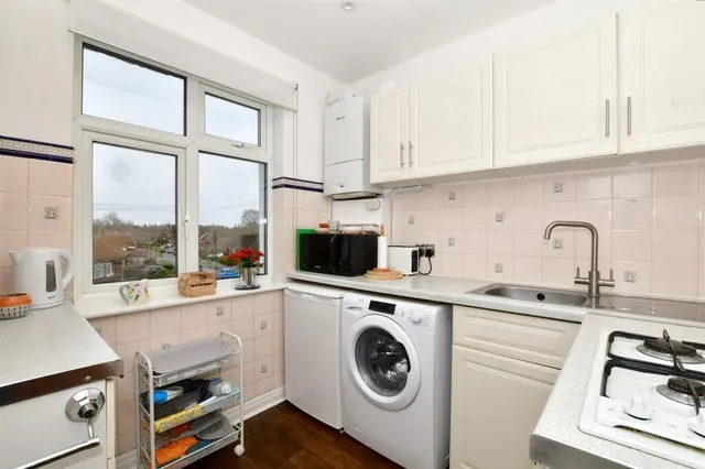 Cobham Road, Fetcham, KT22, photo 2