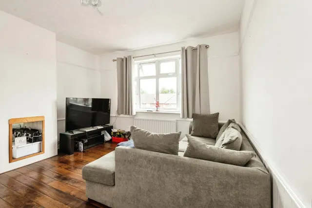 Cobham Road, Fetcham, KT22, photo 1
