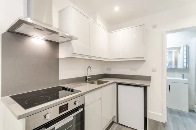 Photo 2 — Basement Flat Front, 90a Finborough Road, London