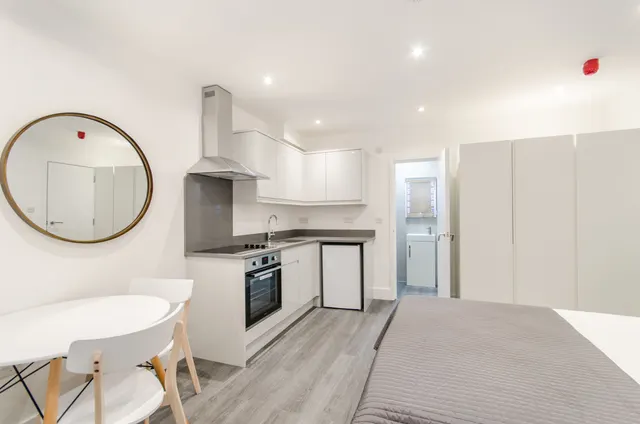 Photo 3 — Basement Flat Front, 90a Finborough Road, London