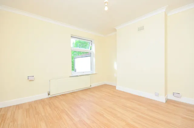 Photo 3 — 64 Terrace Road, London