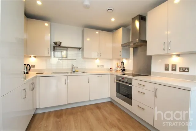 Stratford High Street, E15, photo 2