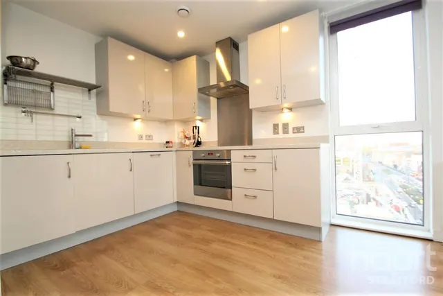 Stratford High Street, E15, photo 1