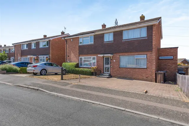 Plover Road, Larkfield, photo 1