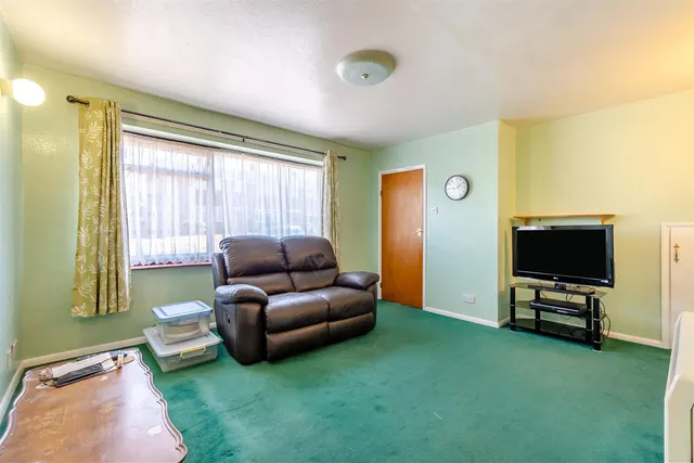 Plover Road, Larkfield, photo 2