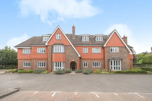Shoppenhangers Road, Maidenhead, photo 1