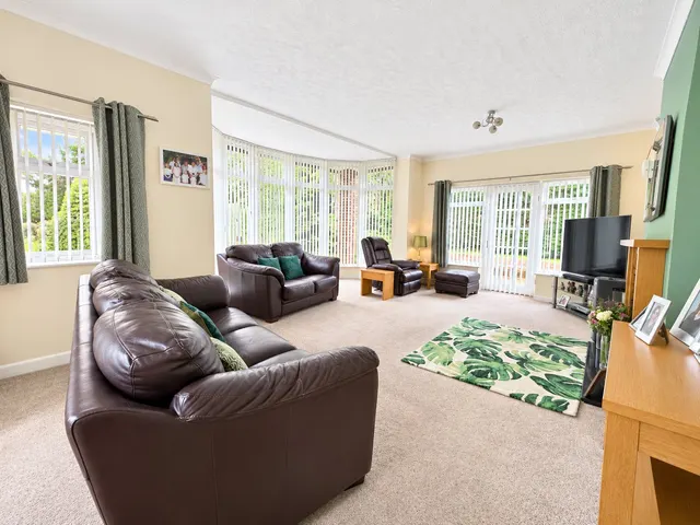 Saughall Massie Road, Upton, CH49, photo 3