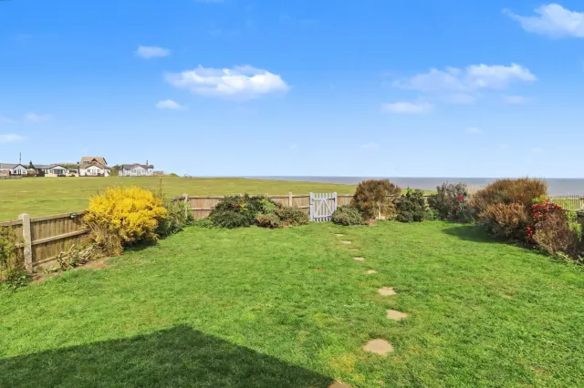 Scratby Crescent, Scratby, photo 2