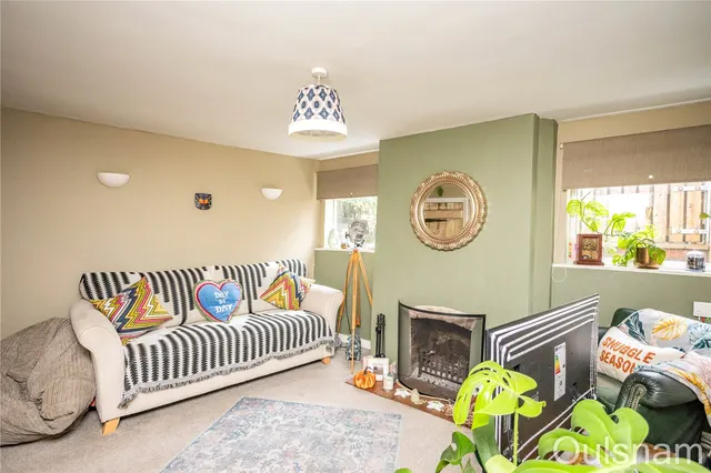 Photo 2 — Guild Road, Bromsgrove, Worcestershire, B60 2BY