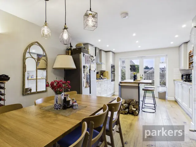 Bushey Row, Bampton, OX18, photo 2