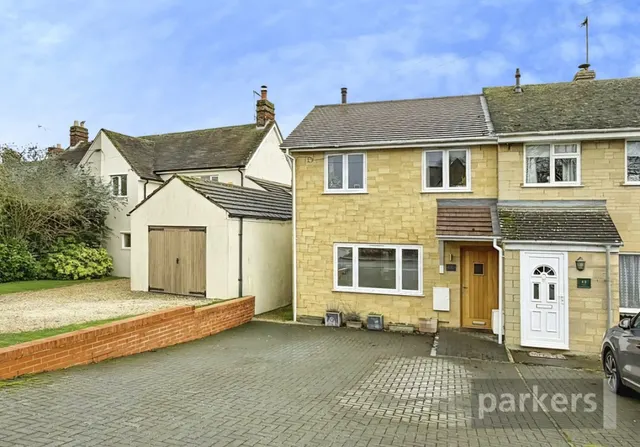 Bushey Row, Bampton, OX18, photo 1