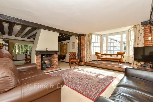 Lambourne Road, Chigwell, IG7, photo 2