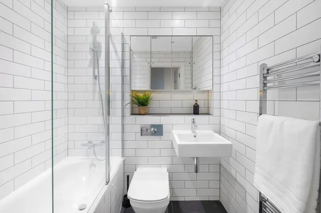 Photo 3 — Montello Apartments, South Croydon, CR2