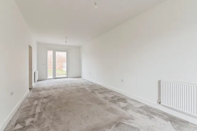 St. Chads Road, Tilbury, RM18, photo 3